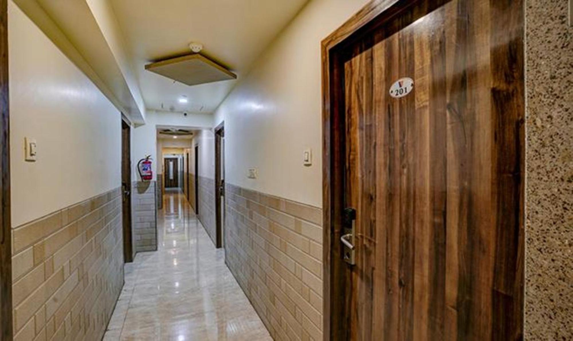 Hotel Fabexpress Veera Residency Bombaj Zewnętrze zdjęcie