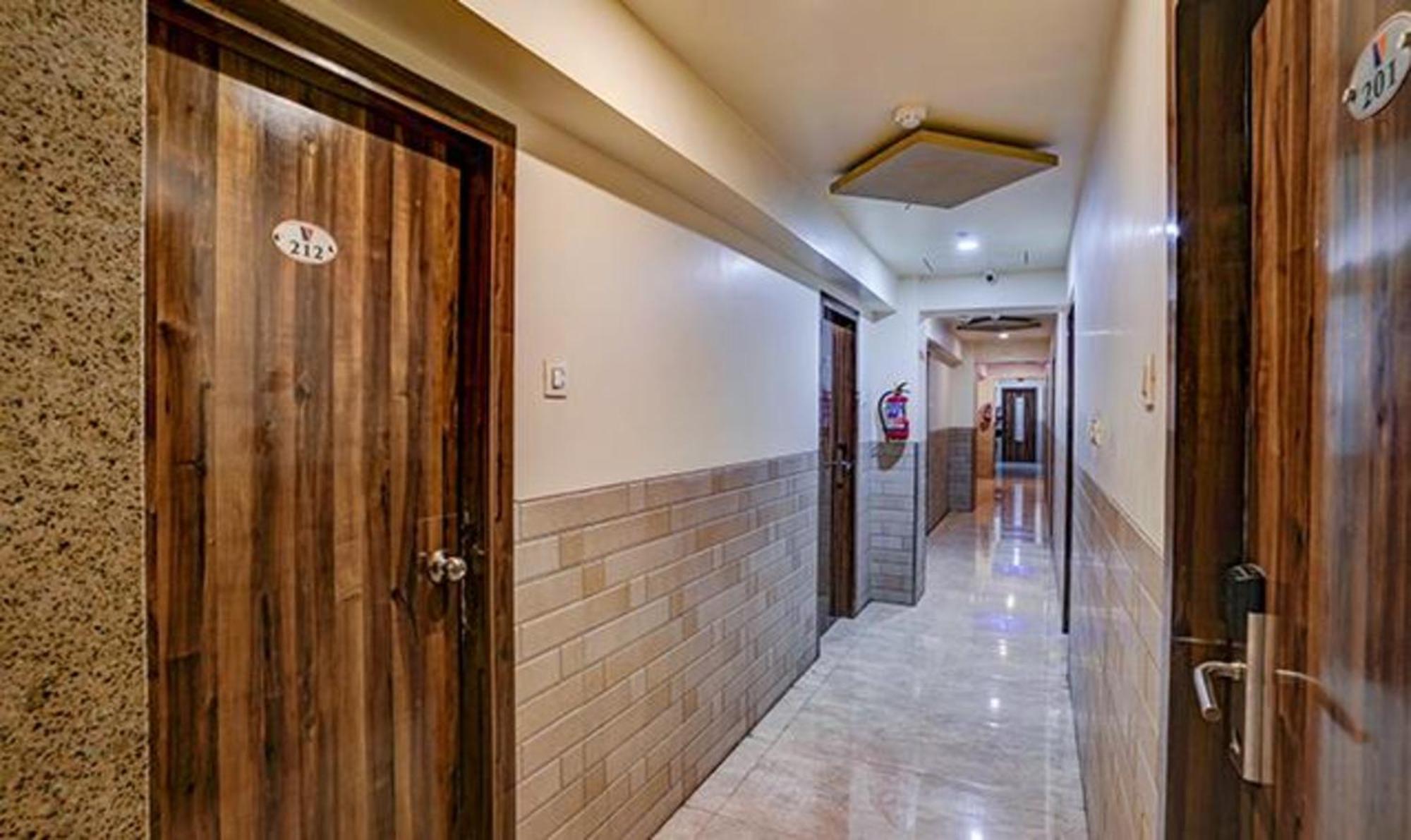 Hotel Fabexpress Veera Residency Bombaj Zewnętrze zdjęcie